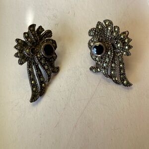 Marcasite earrings with center black stone